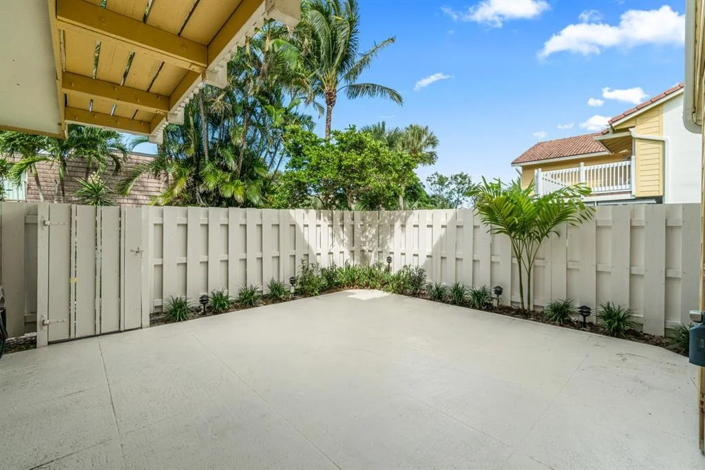 Photo of 142 Seabreeze Circle
