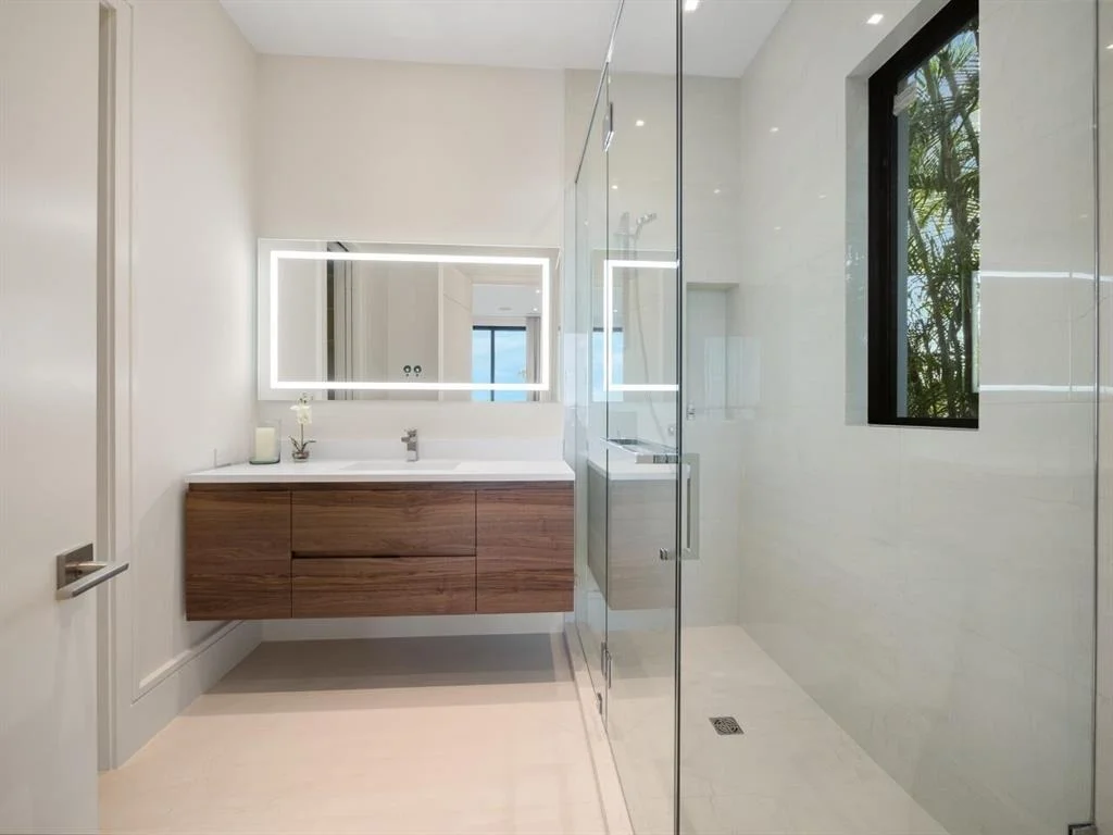 Photo of 5695 Pennock Point Road