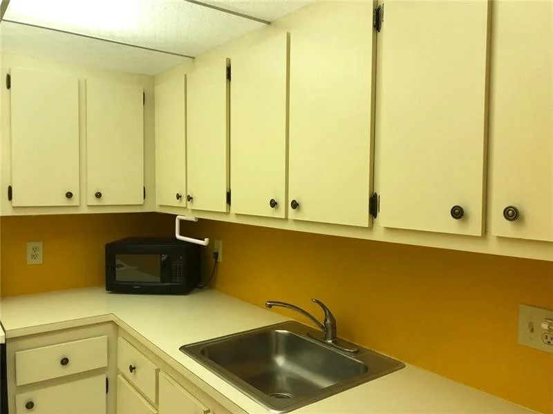 Photo of Unit F2 at 1901 Bermuda Circle