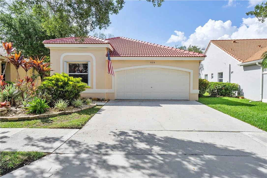 Photo of 828 Savannah Falls Drive