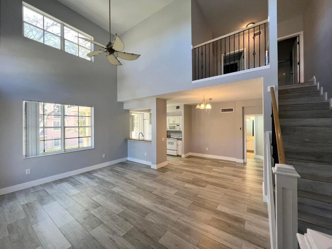 Photo of Unit 21 at 1116 University Boulevard