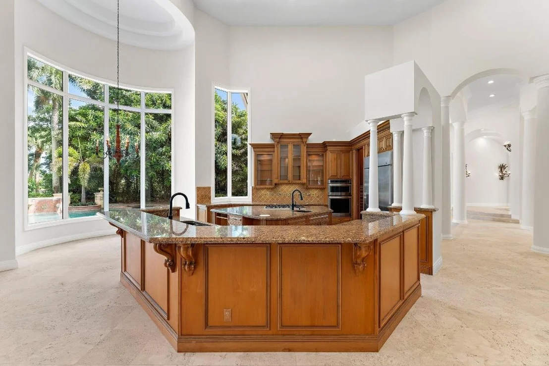 Photo of 42 Saint Thomas Drive