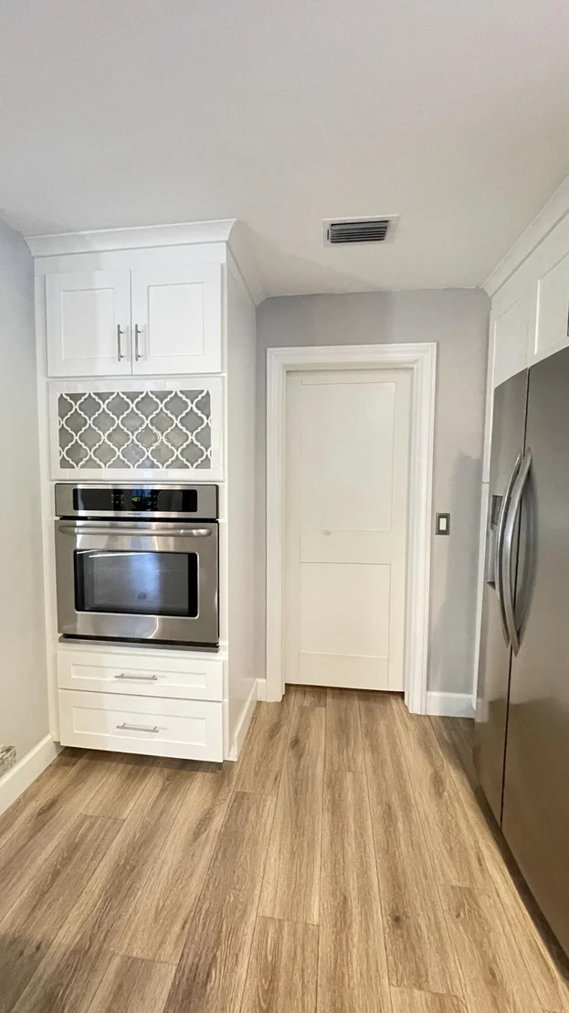 Photo of 103 E Riverside Drive