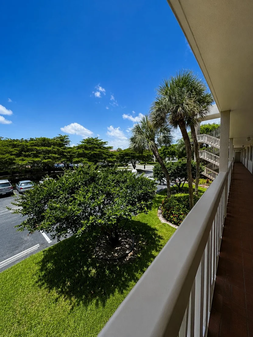 Photo of Unit F2 at 1901 Bermuda Circle