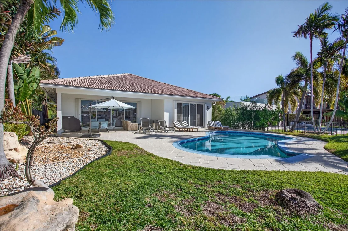 Photo of 513 S Riverside Drive
