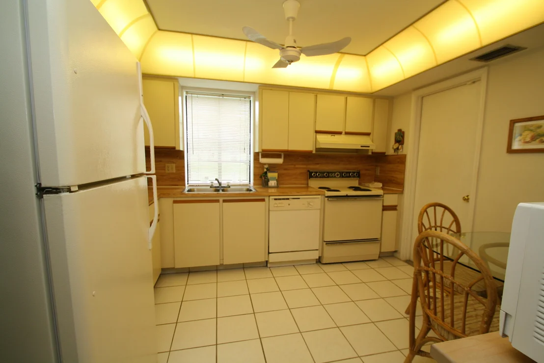 Photo of Unit F at 2 Ridgepointe Drive