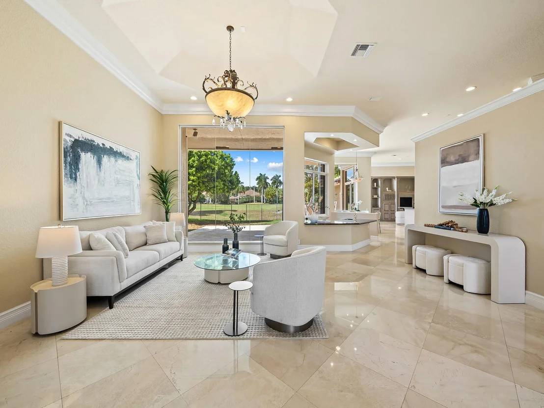 Photo of 2579 Mayfair Lane