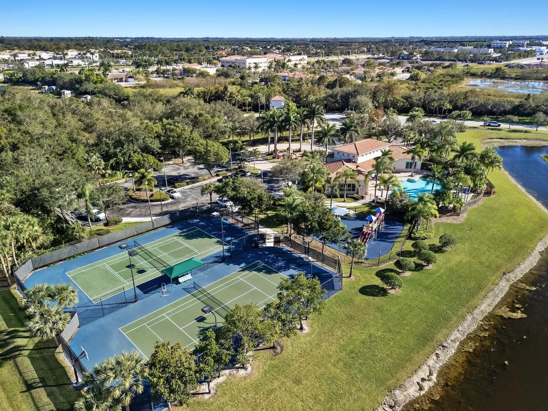 Photo of 1261 BEACON Circle