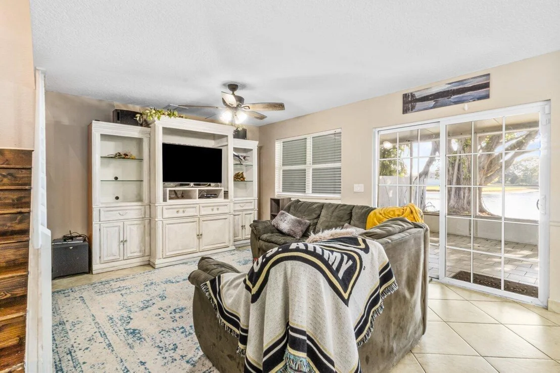 Photo of 4656 Lakeside Circle