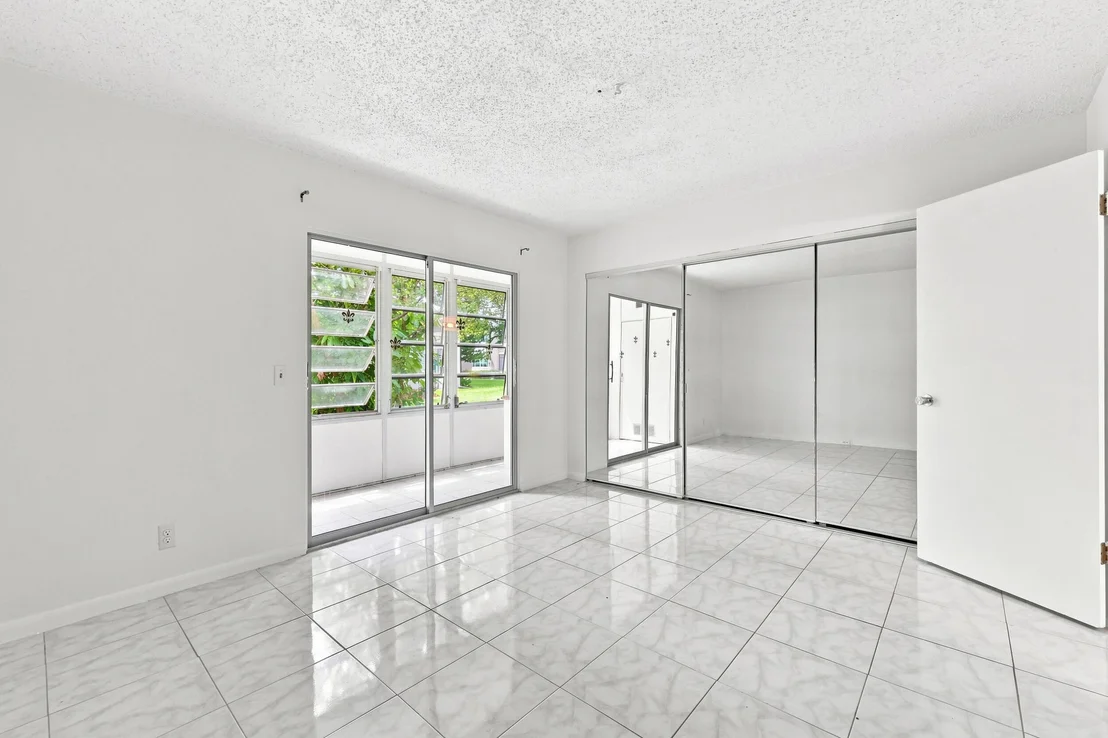 Photo of Unit 310 at 310 OAKRIDGE R Court