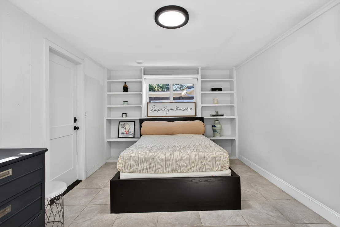 Photo of 1530 W River Drive