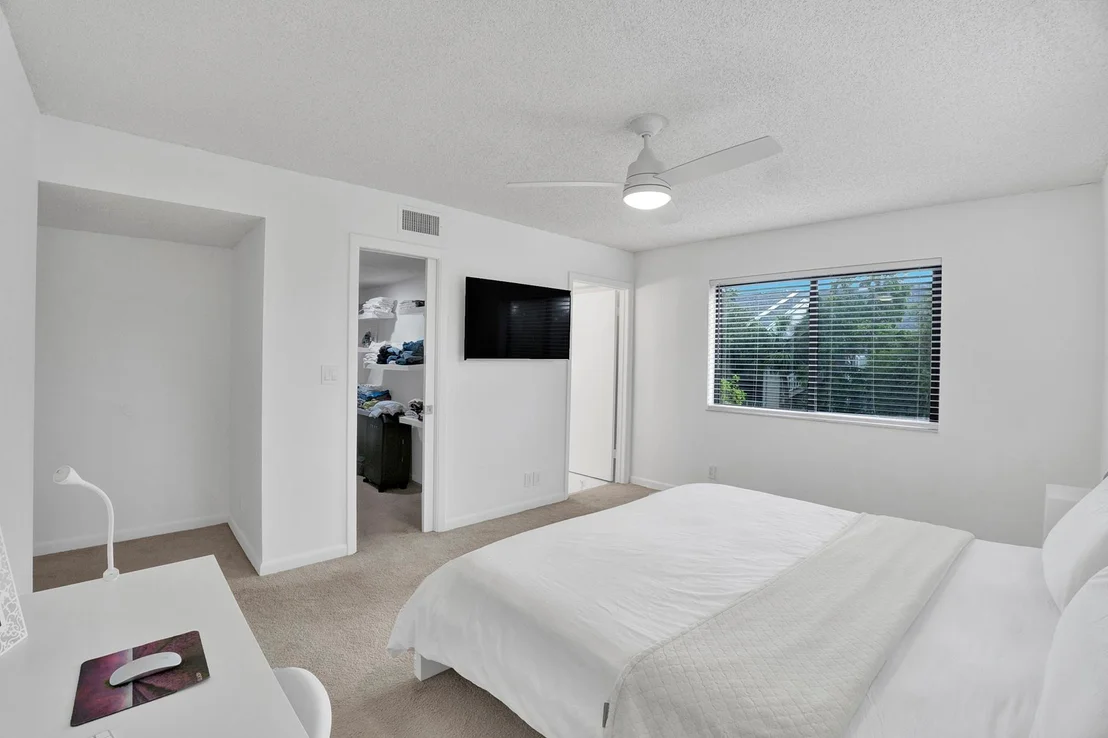 Photo of Unit 301 at 8000 Hampton Boulevard