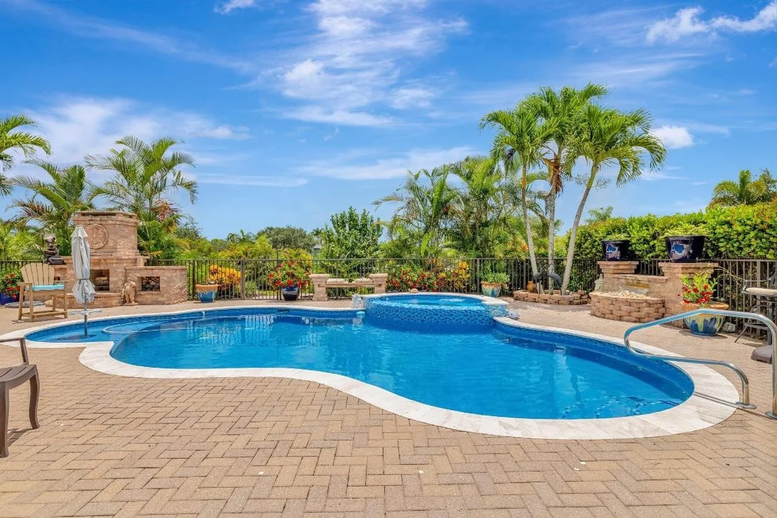 Photo of 699 SW River Bend Circle