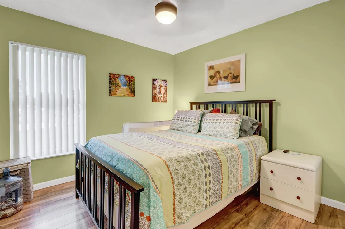 Photo of 801 NW 8th Way