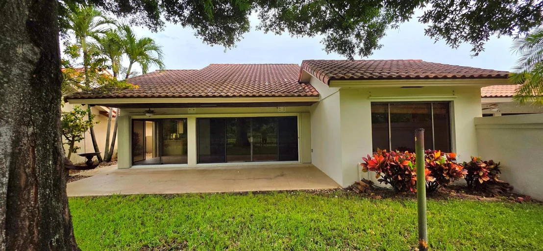 Photo of 2575 Iroquois Circle