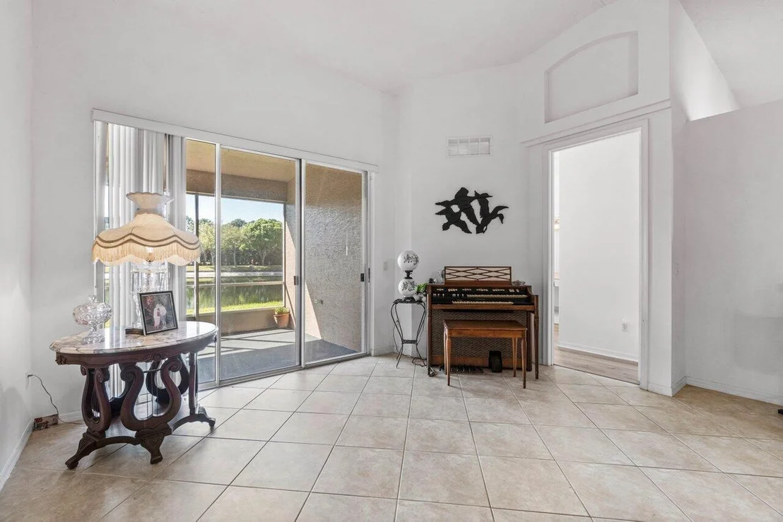 Photo of 8590 Lineyard Cay