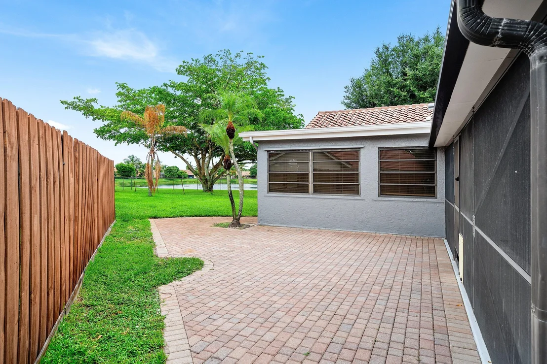 Photo of 5781 Laurel Green Circle