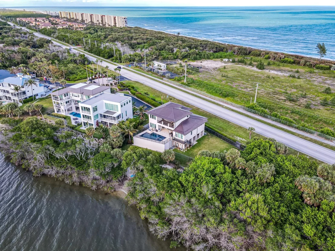 Photo of 7683 Pelican Pointe Drive