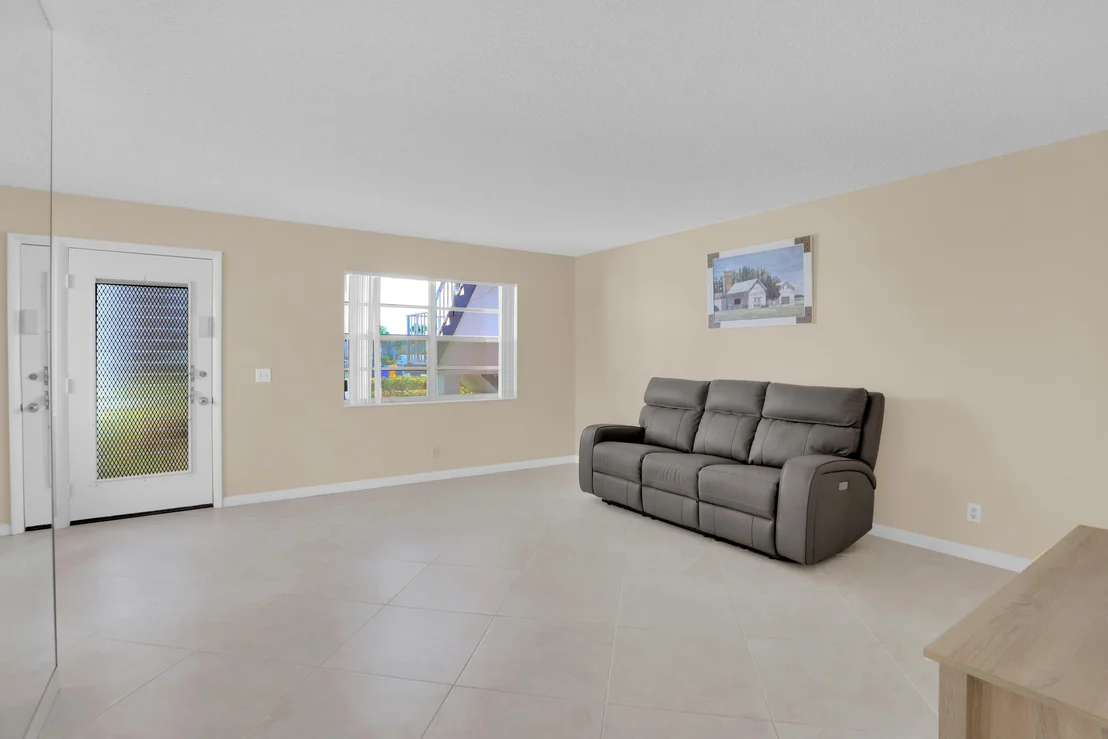 Photo of Unit 962 at 962 Normandy U