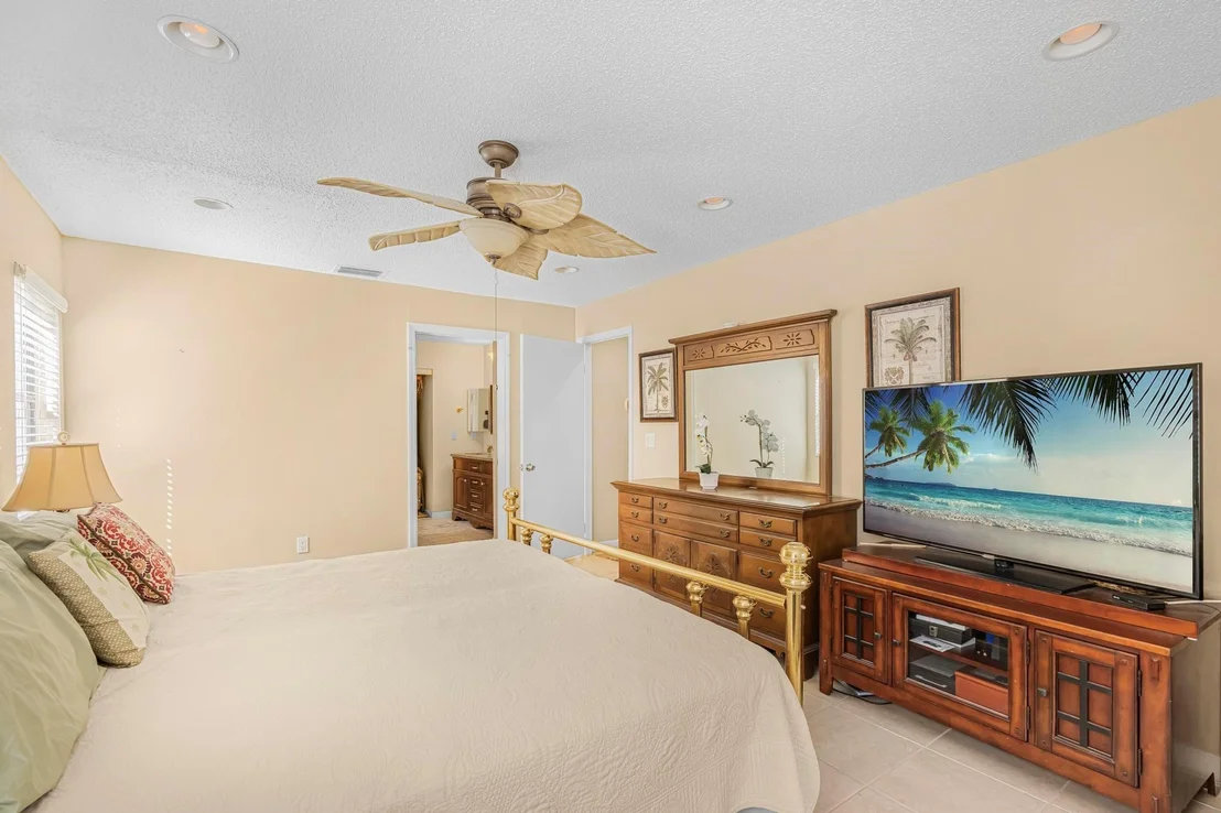 Photo of 1075 NW 19th Terrace