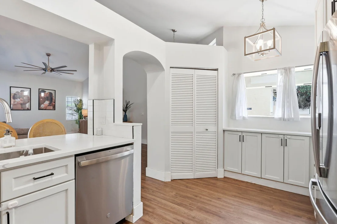 Photo of 944 Dickens Place