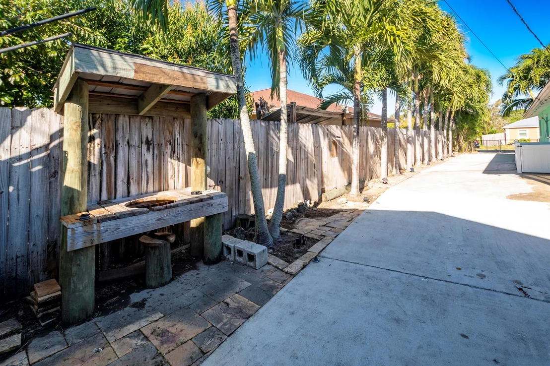 Photo of 3108 SE Iris Street