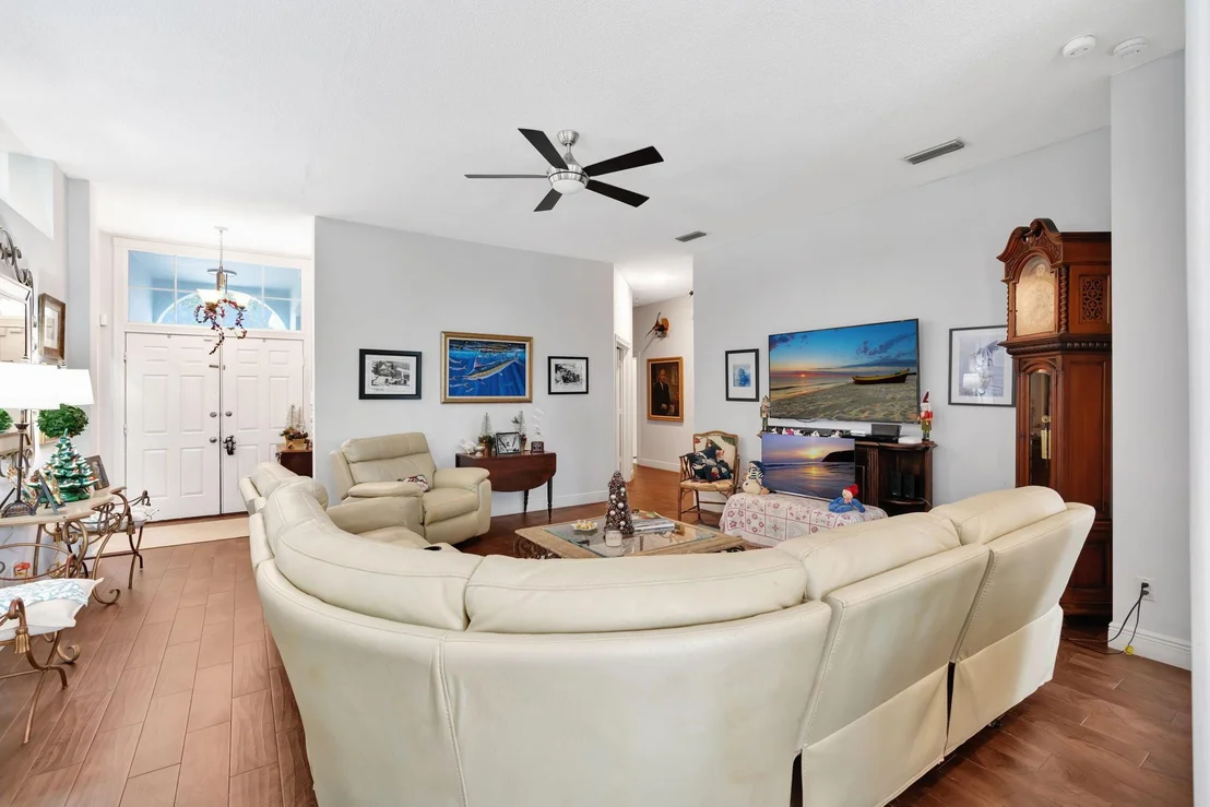 Photo of 156 S Hampton Drive