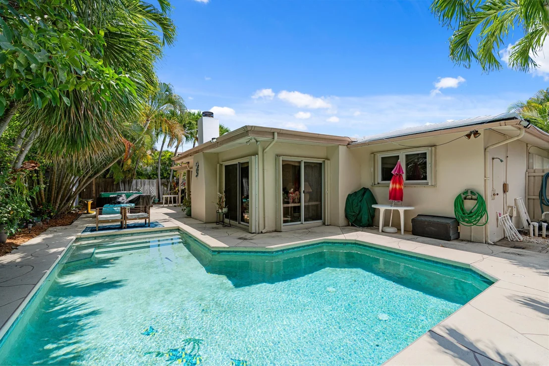 Photo of 1166 Beach Road