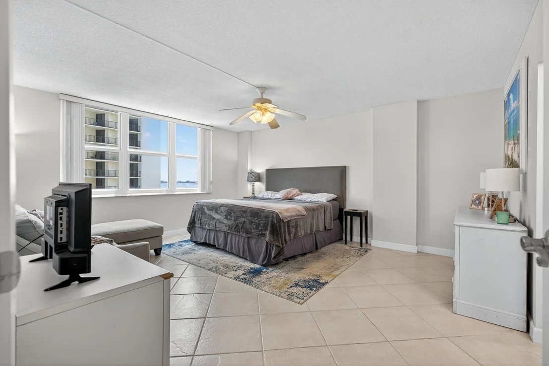 Photo of Unit 607 at 5440 N Ocean Drive
