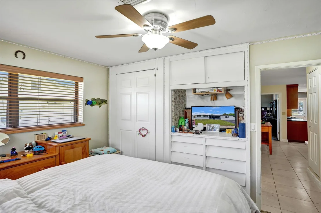 Photo of 1709 E River Drive