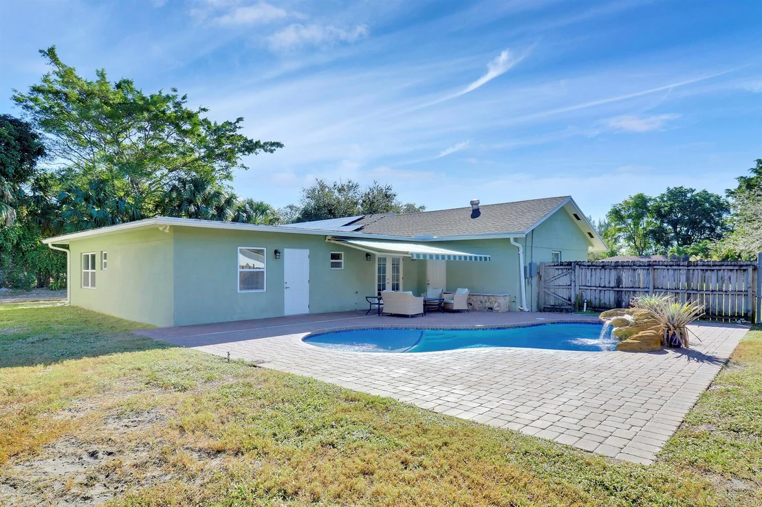 Photo of 2867 Oak Drive