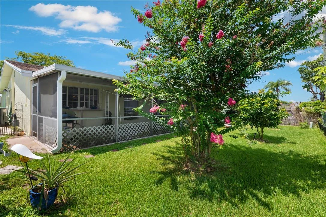 Photo of 10551 Sunset Strip
