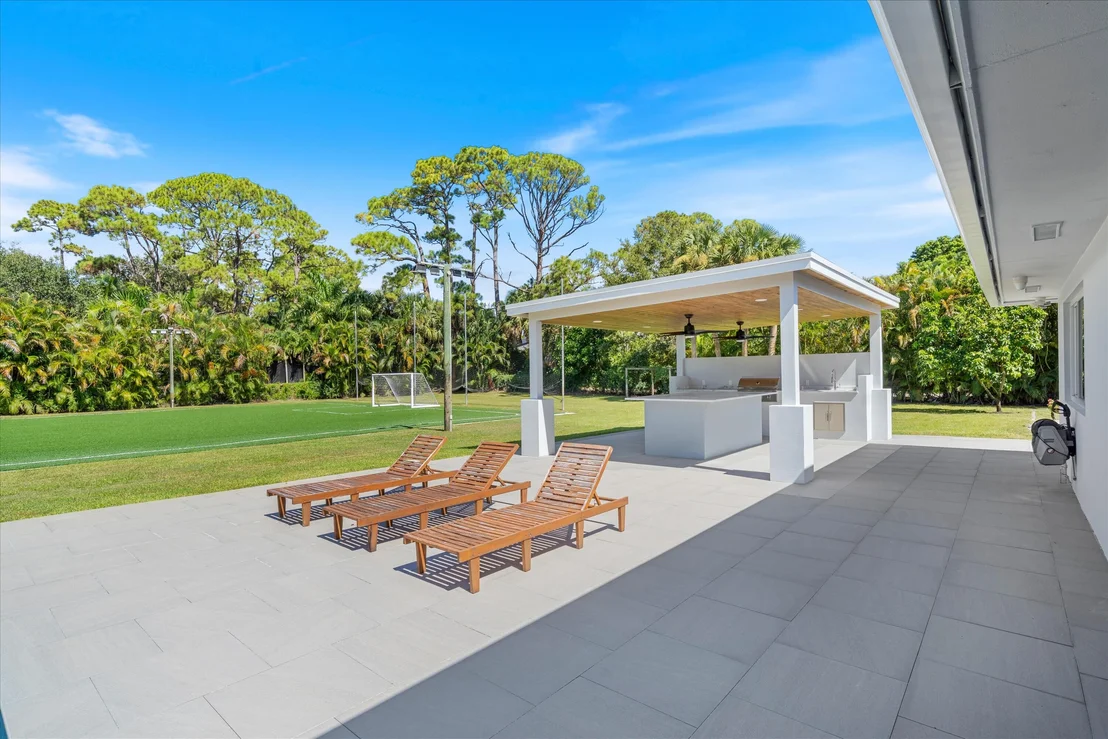 Photo of 7647 Lawrence Road