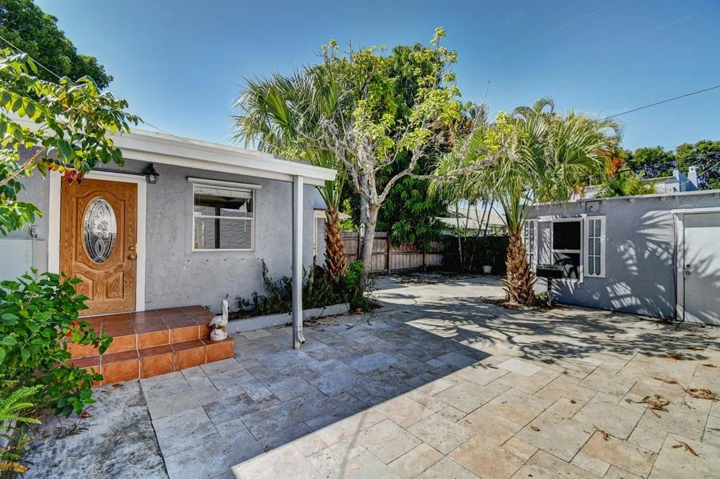 Photo of 415 Avenida Alegre