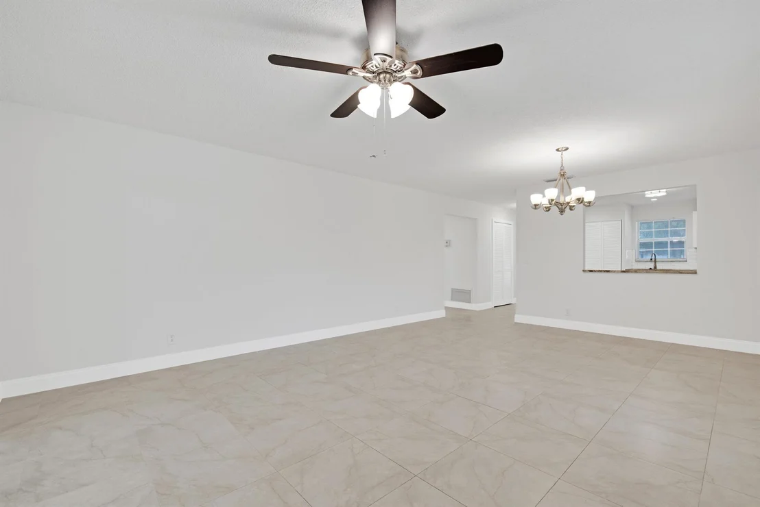 Photo of 891 Worcester Lane