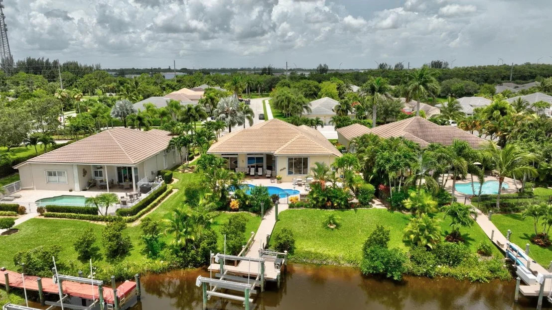 Photo of 699 SW River Bend Circle