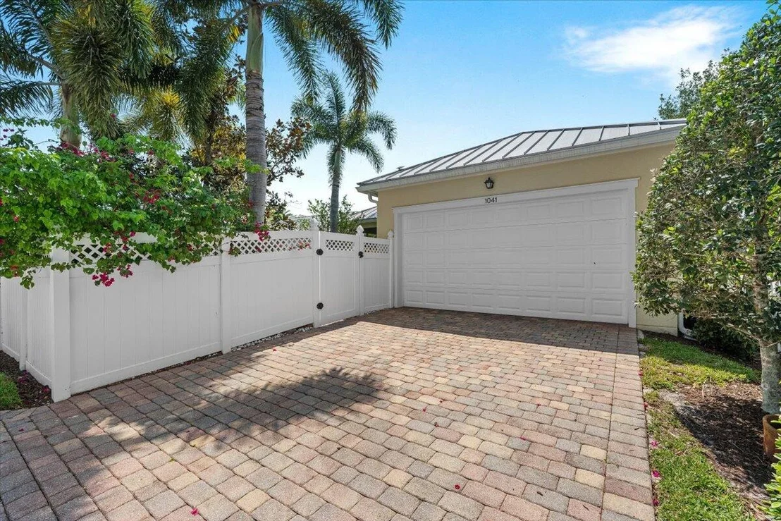Photo of 1041 Big Pine Way