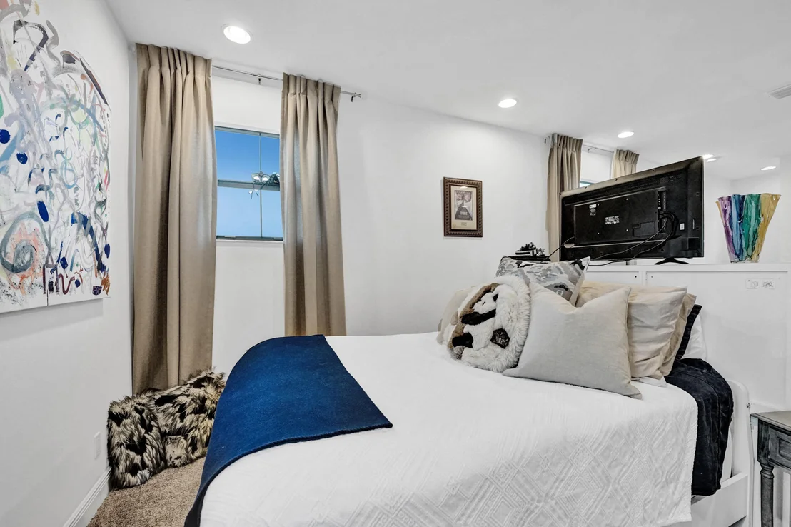 Photo of 7041 Edison Place