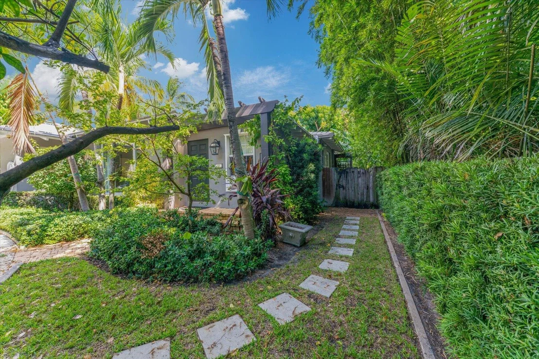 Photo of 733 Sunset Road