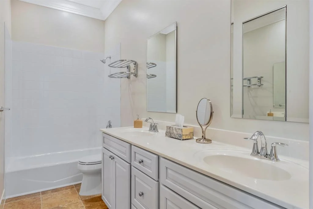 Photo of 1811 W Community Drive