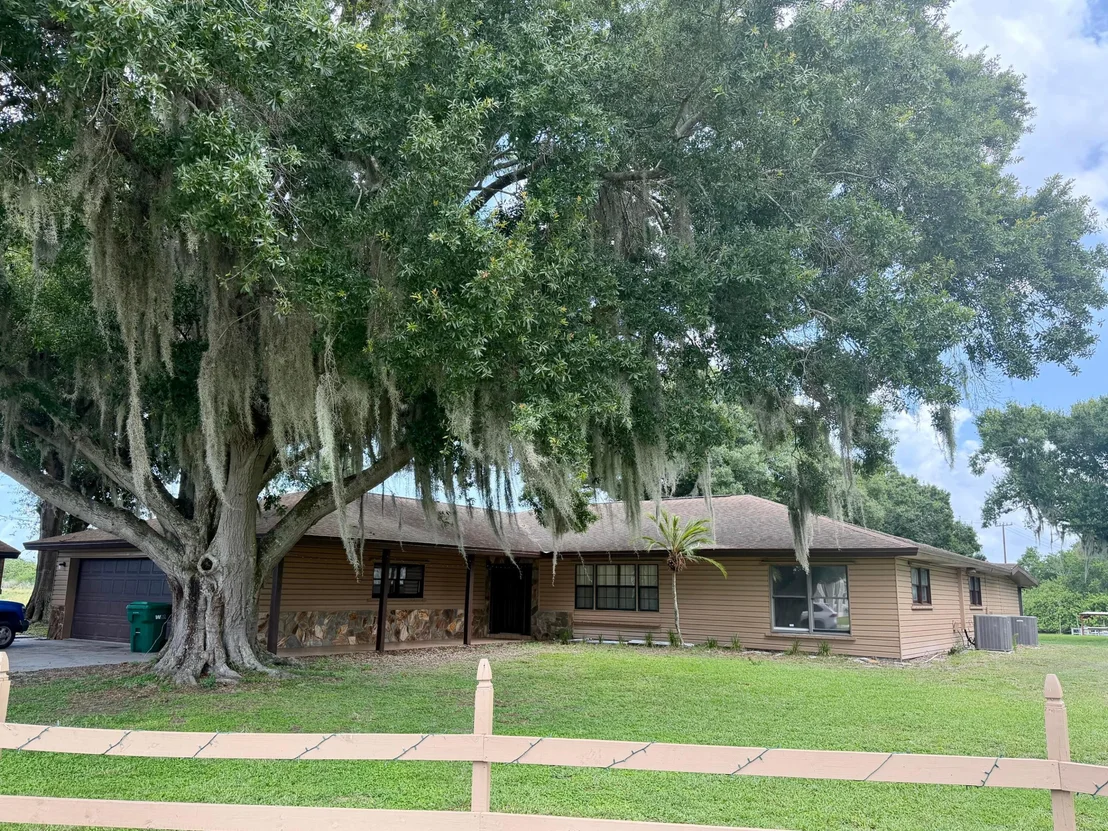 Photo of 1631 SE 24th Boulevard