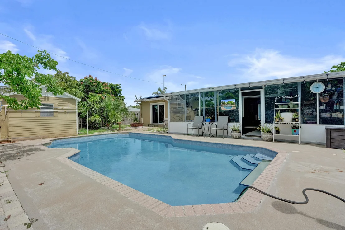 Photo of 307 SE 14th Place