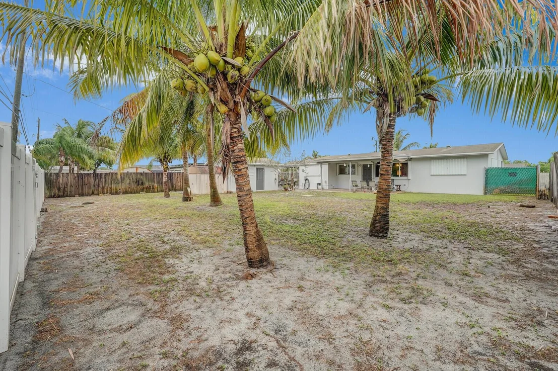 Photo of 640 NE 23 Court