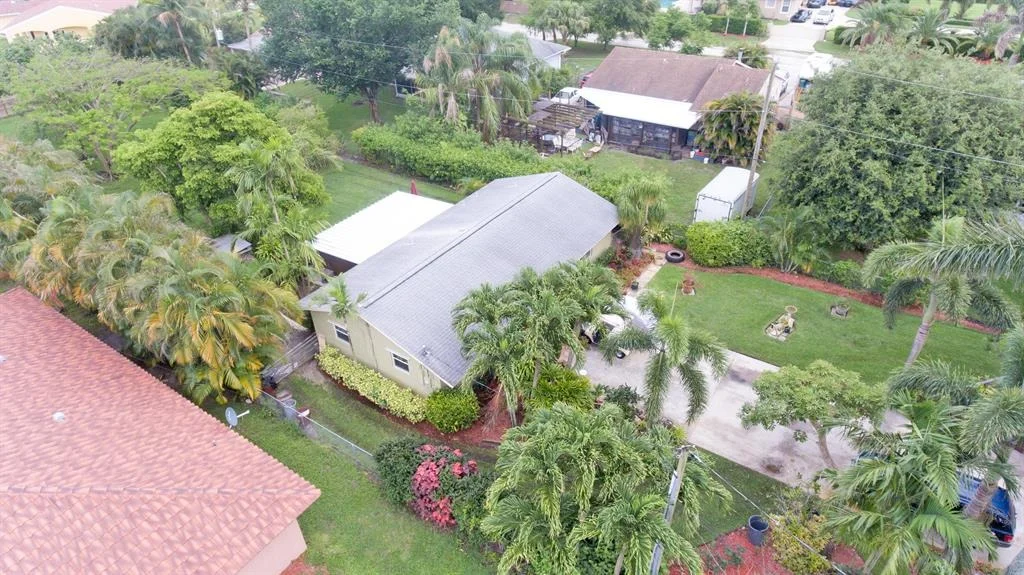 Photo of 5604 1st Road