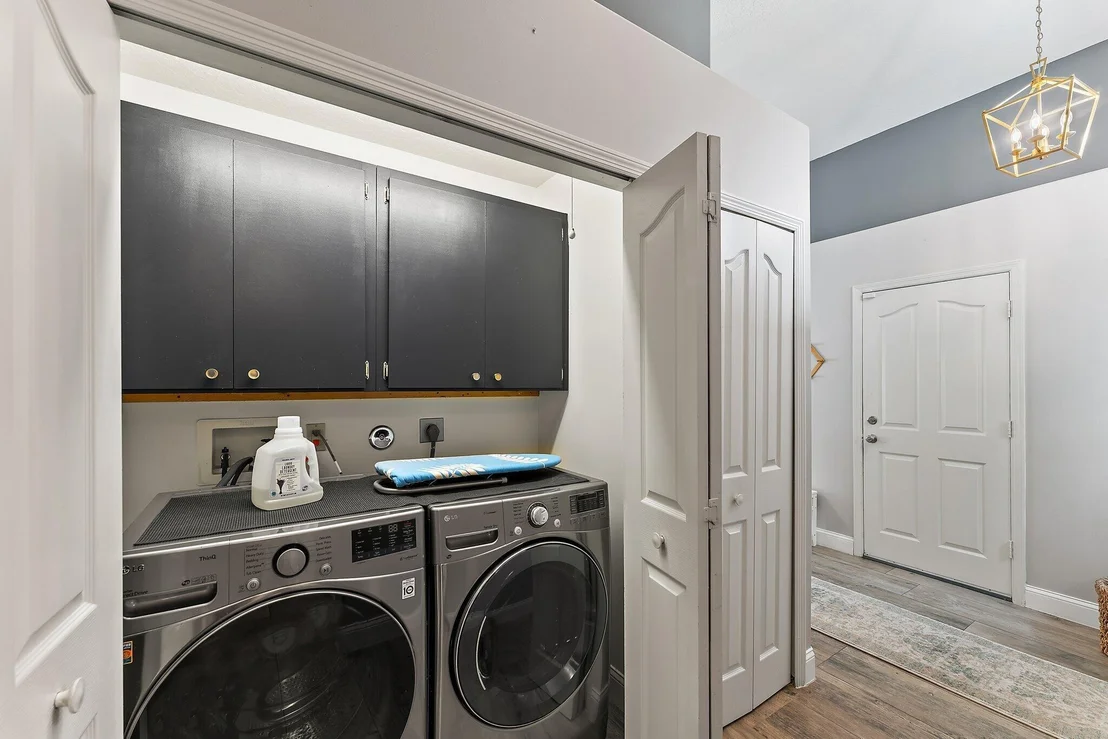 Photo of 6310 Leslie Street