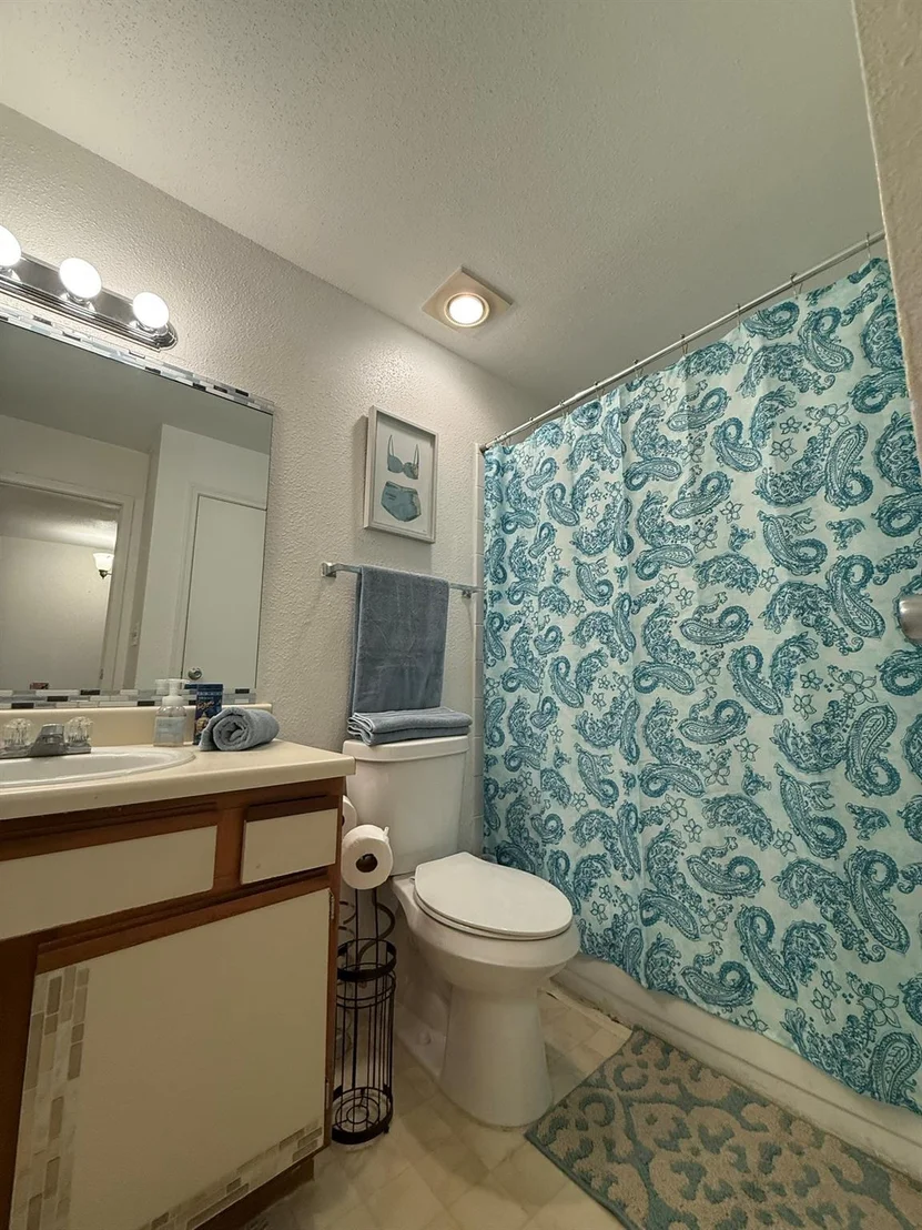 Photo of Unit 737 at 875 Riverside Drive