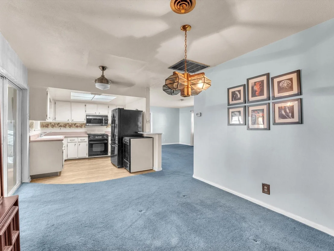 Photo of 533 Riverside Drive