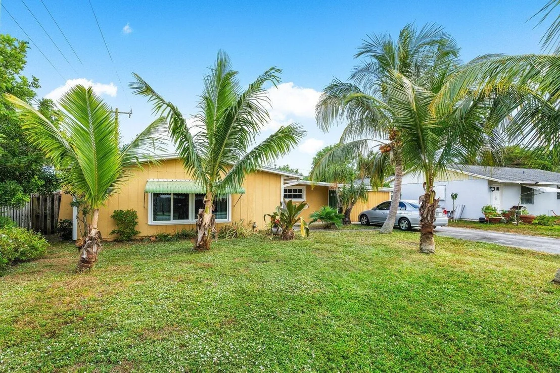 Photo of 403 W Whitney Drive