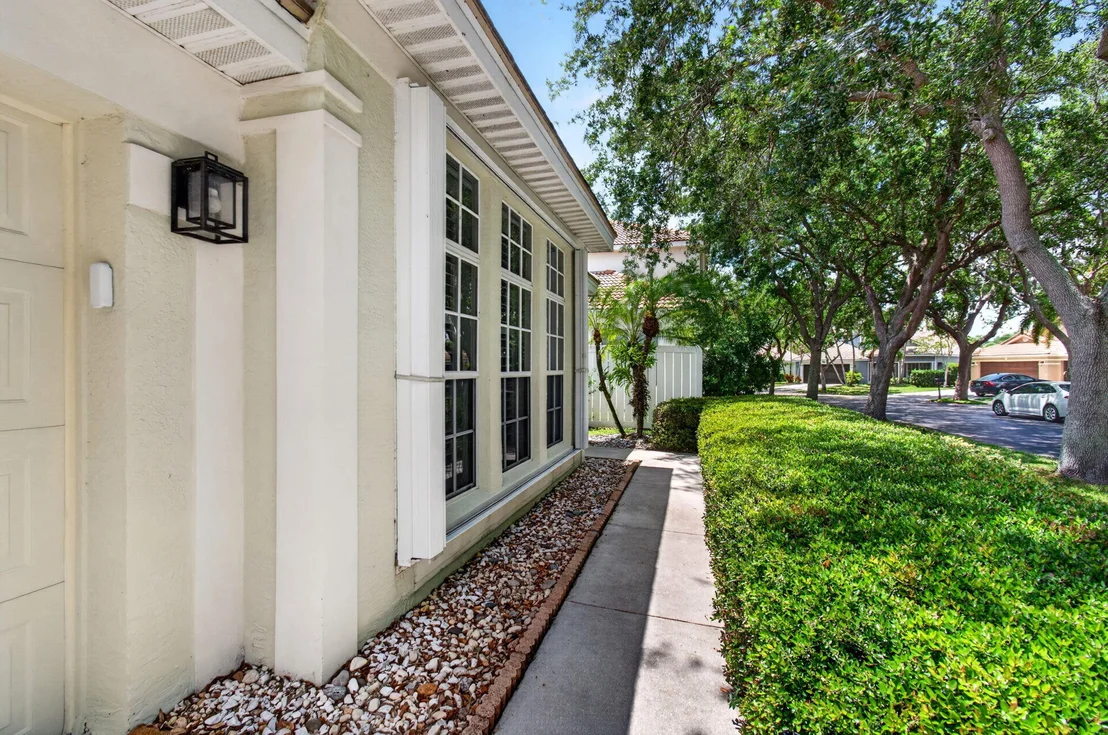 Photo of 1142 Canoe Point