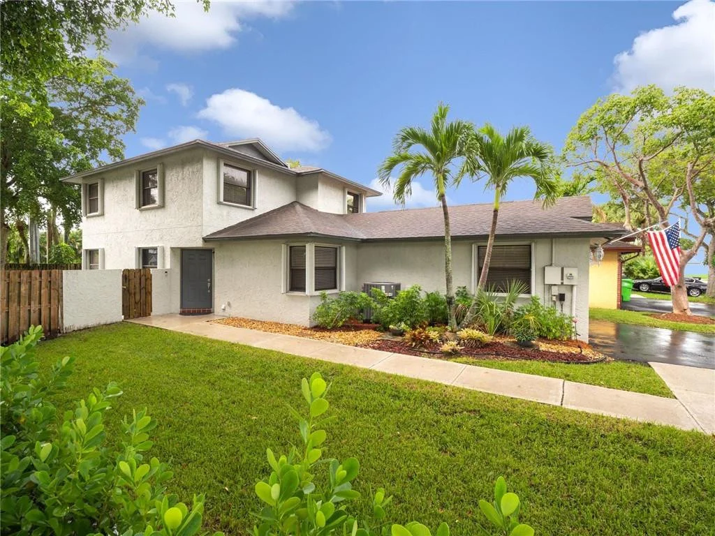 Photo of 597 Lakeside Circle